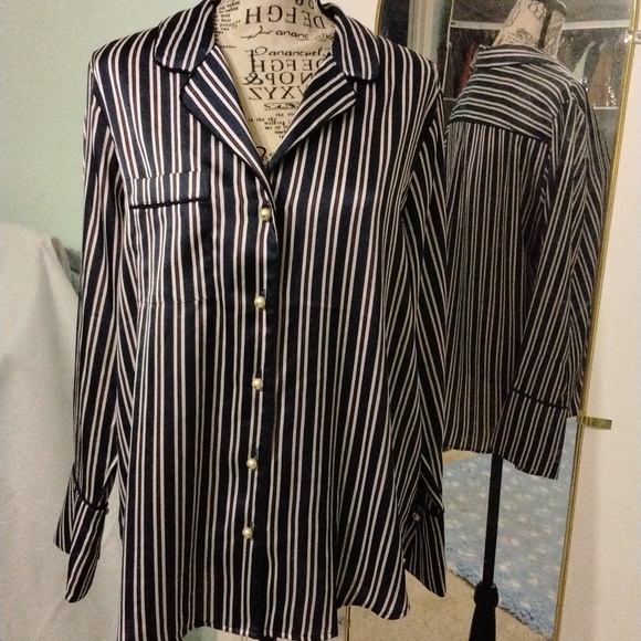 Banana Republic Other - Women's NWOT Banana Republic Blue/white/maroon strip long sleeve Pajama top Med